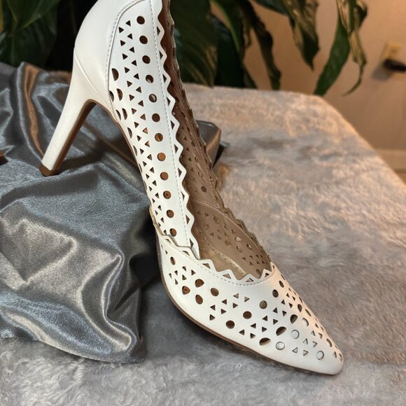 Adrienne Vittadini Women's White Heel Dress Shoe
Size 10M - Like new! - Picture 4 of 9